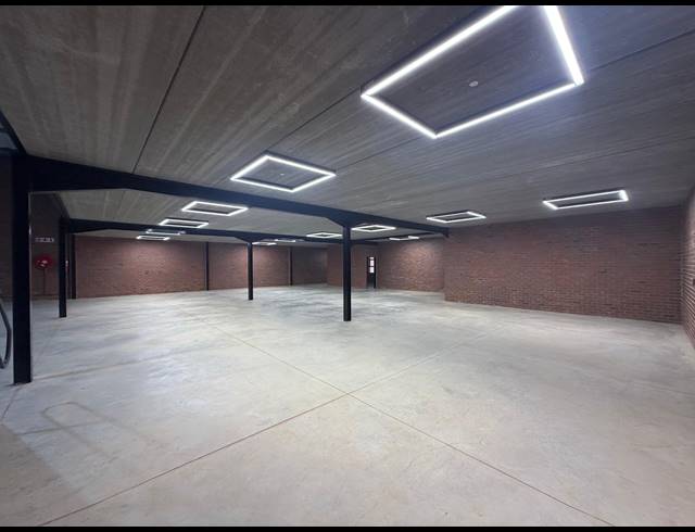 3,800M² WAREHOUSE FOR SALE IN CHLOORKOP